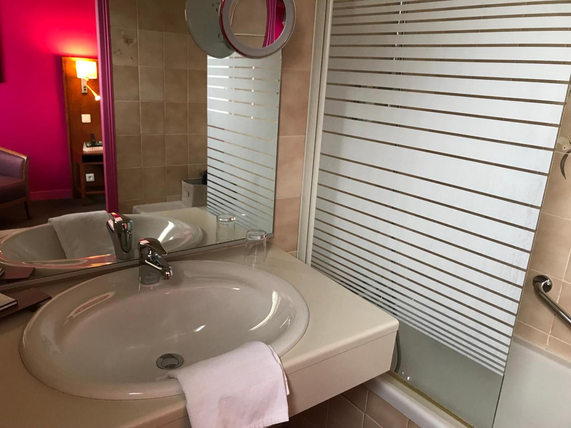 Logis Hotel & Restaurant La Paix Le Nouvion-en-Thierache Zewnętrze zdjęcie