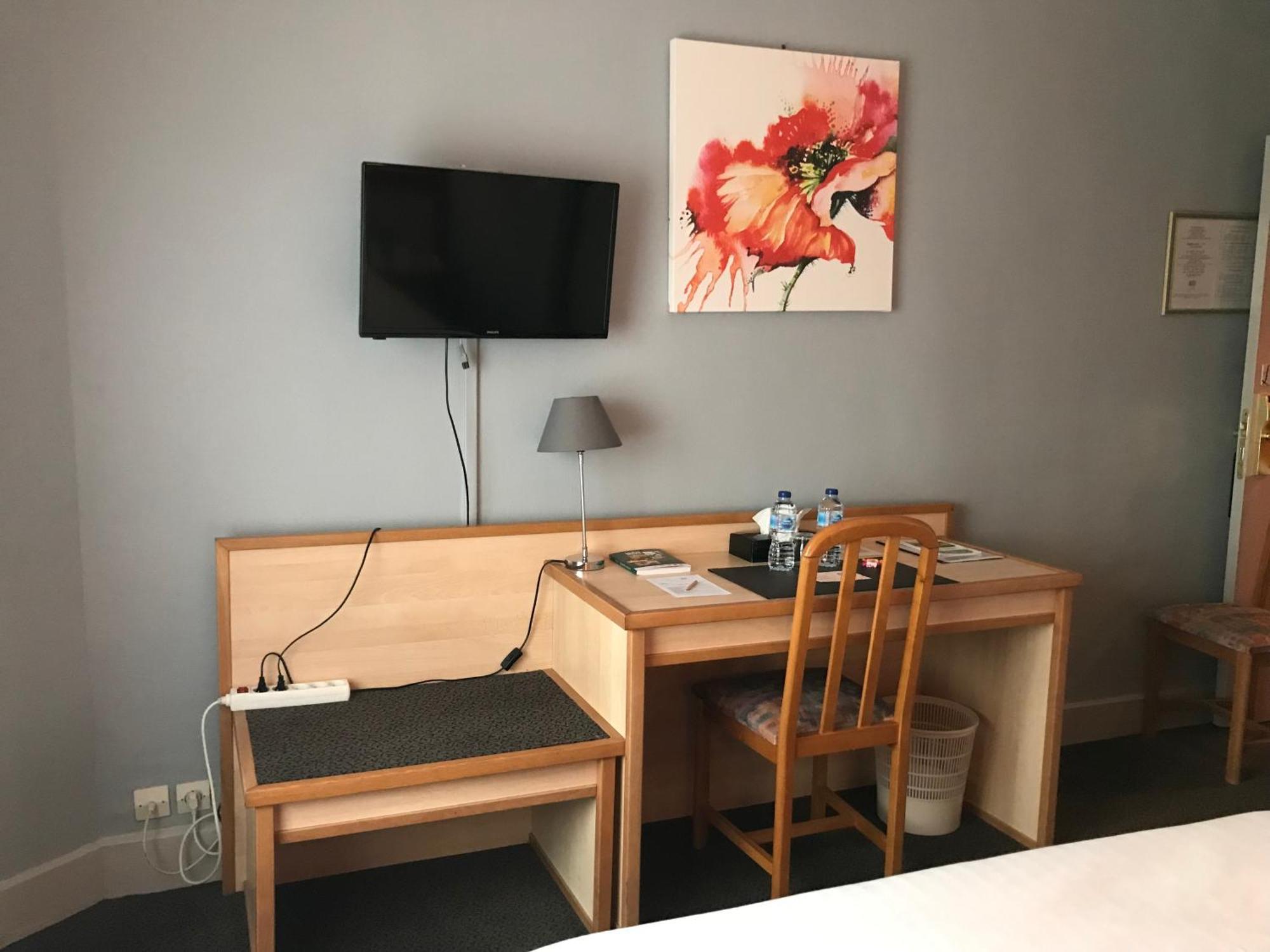 Logis Hotel & Restaurant La Paix Le Nouvion-en-Thierache Zewnętrze zdjęcie