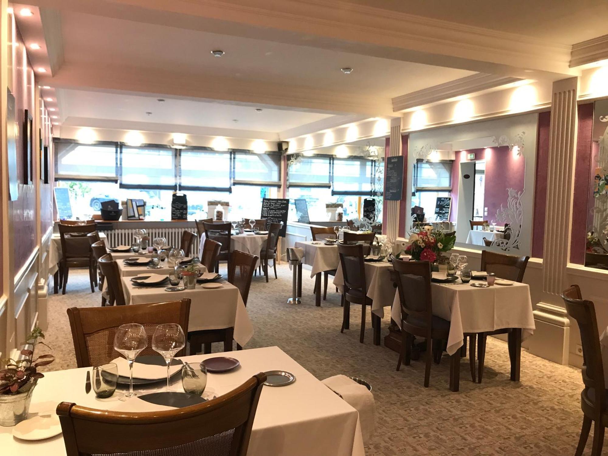 Logis Hotel & Restaurant La Paix Le Nouvion-en-Thierache Zewnętrze zdjęcie