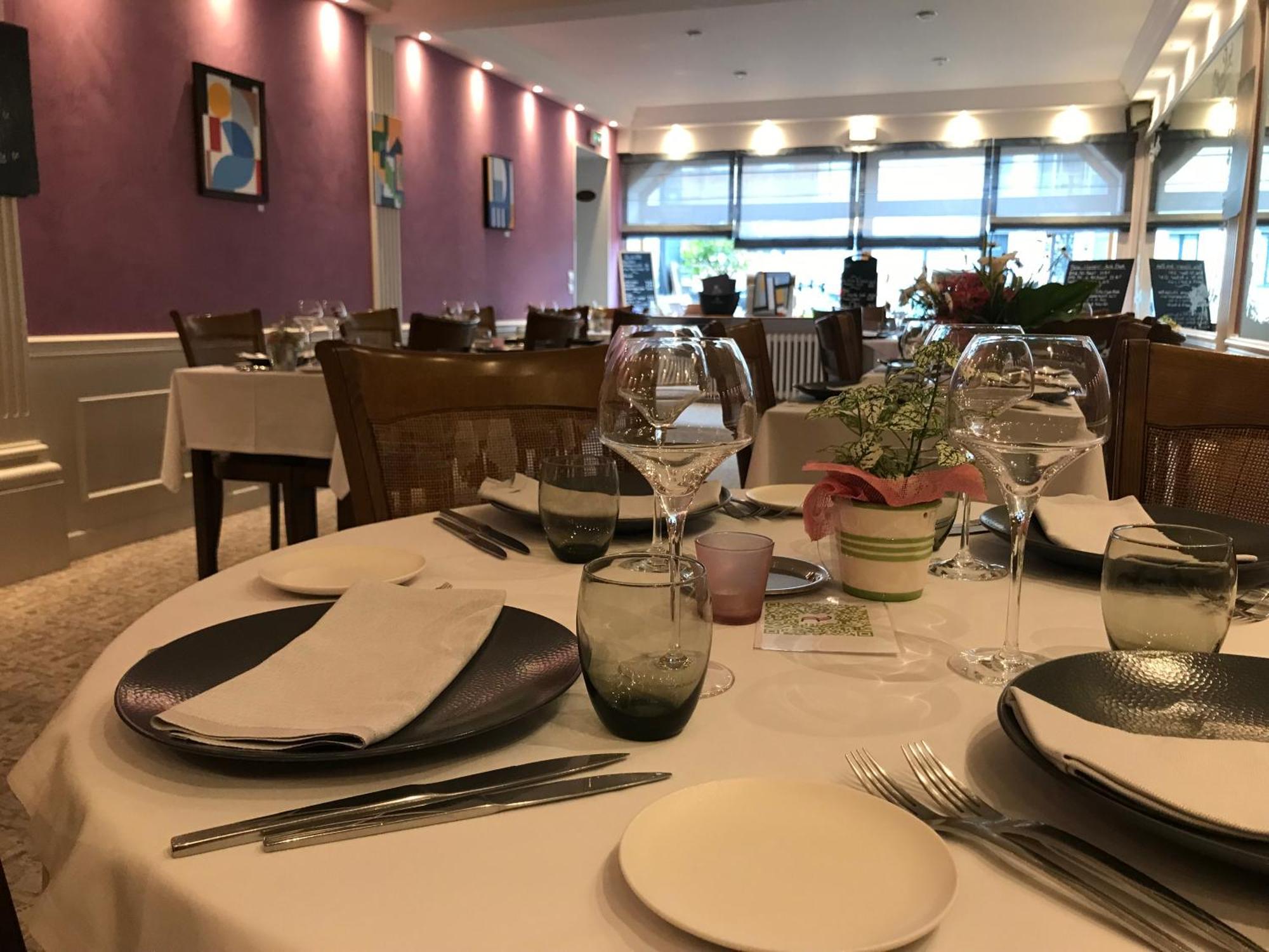 Logis Hotel & Restaurant La Paix Le Nouvion-en-Thierache Zewnętrze zdjęcie