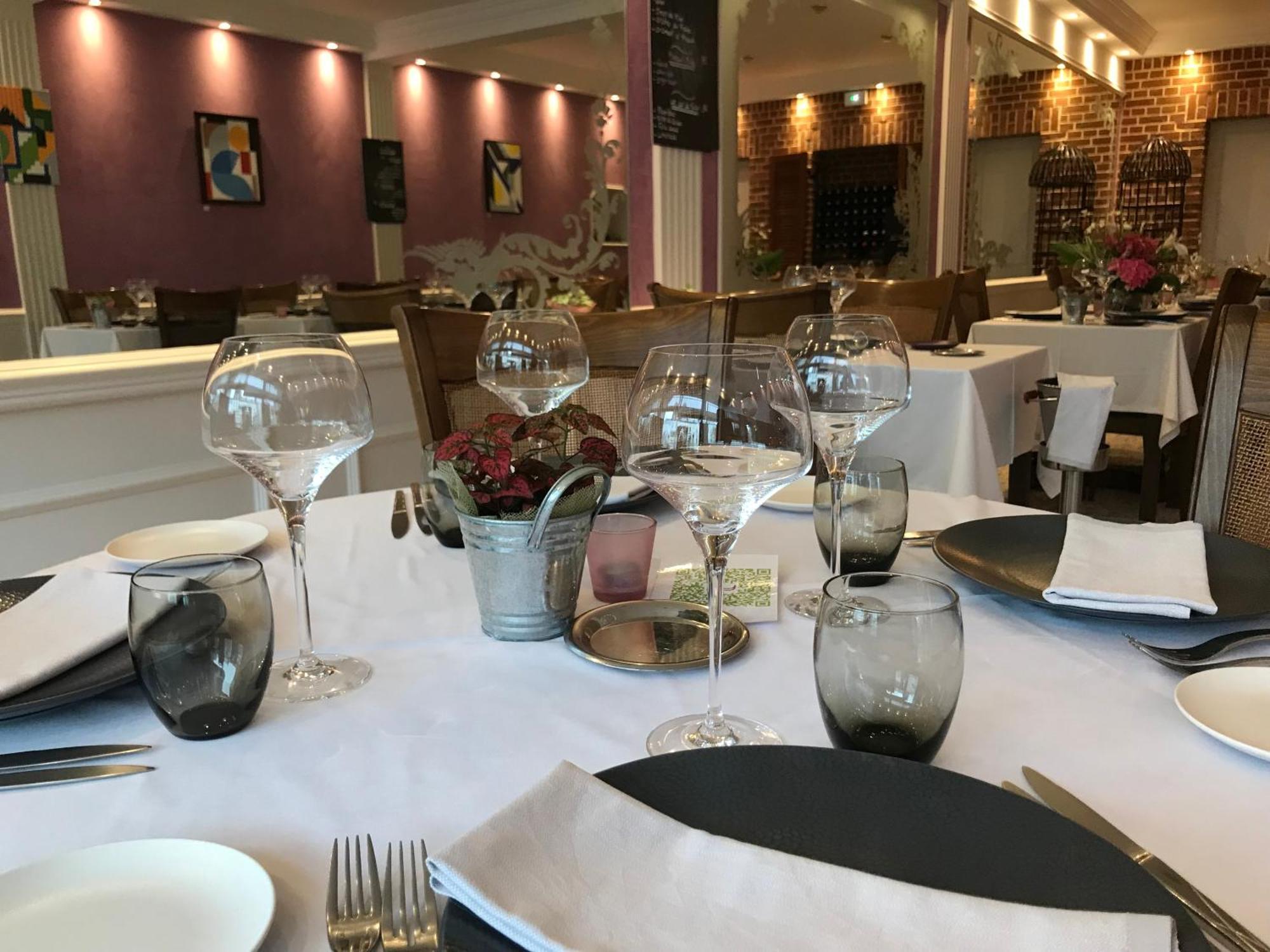 Logis Hotel & Restaurant La Paix Le Nouvion-en-Thierache Zewnętrze zdjęcie